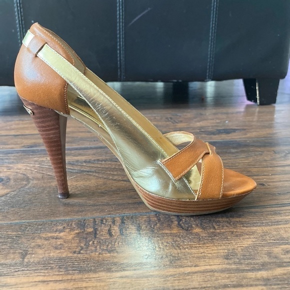 Michael by Michael Kors Women's Heels, Camel with Gold accents, Size 6M - Picture 3 of 13
